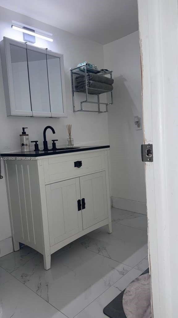 Ver detalles A104 2 / 2 1789 sq. ft. $ 2026-05-08 0 foto