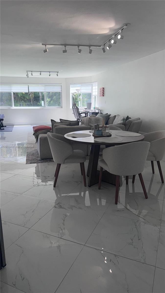 Ver detalles A104 2 / 2 1789 sq. ft. $ 2026-05-08 0 foto