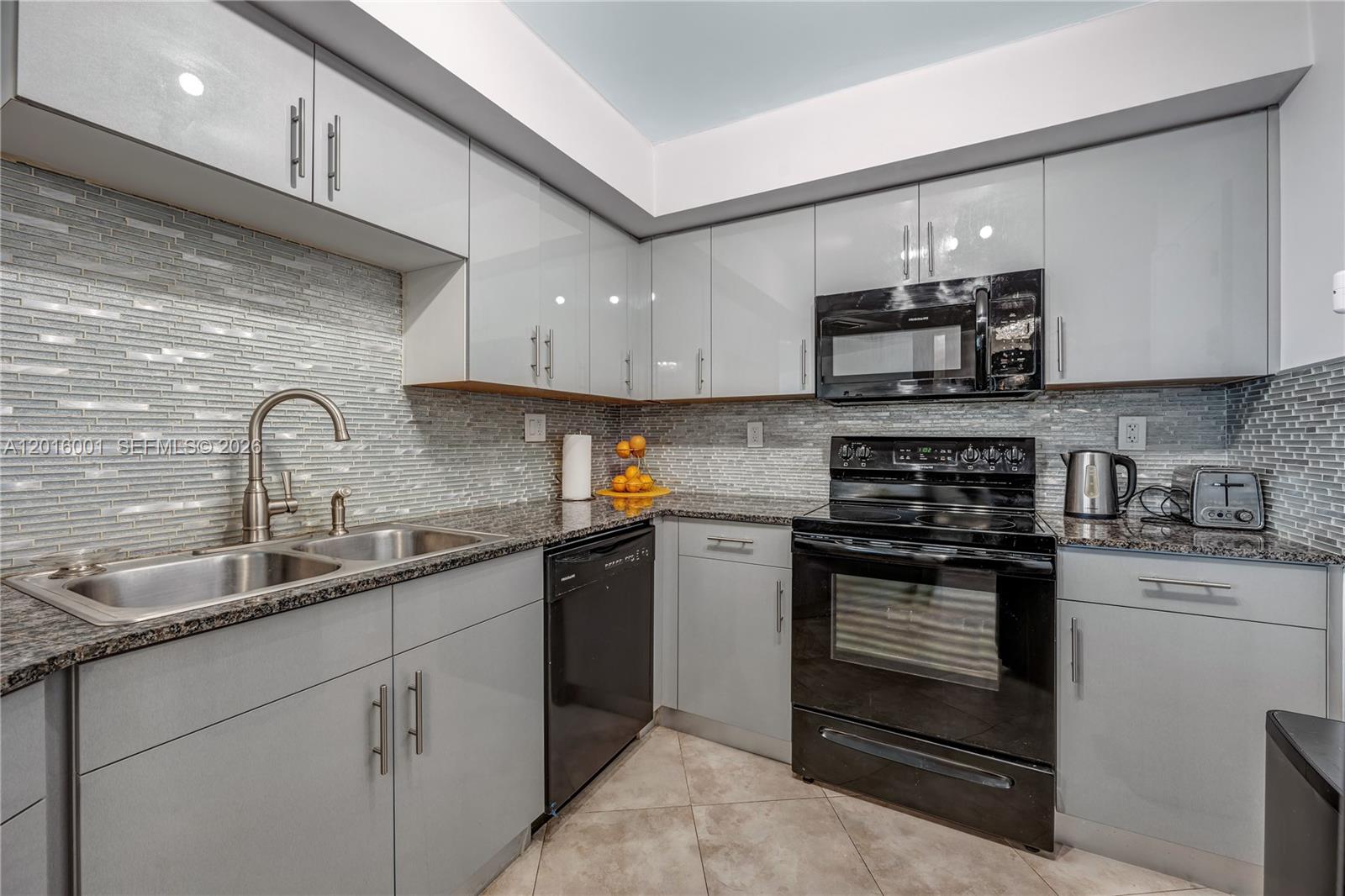 Photo of 3725 Ocean Dr  #1015, Hollywood, Florida, 33019 - 