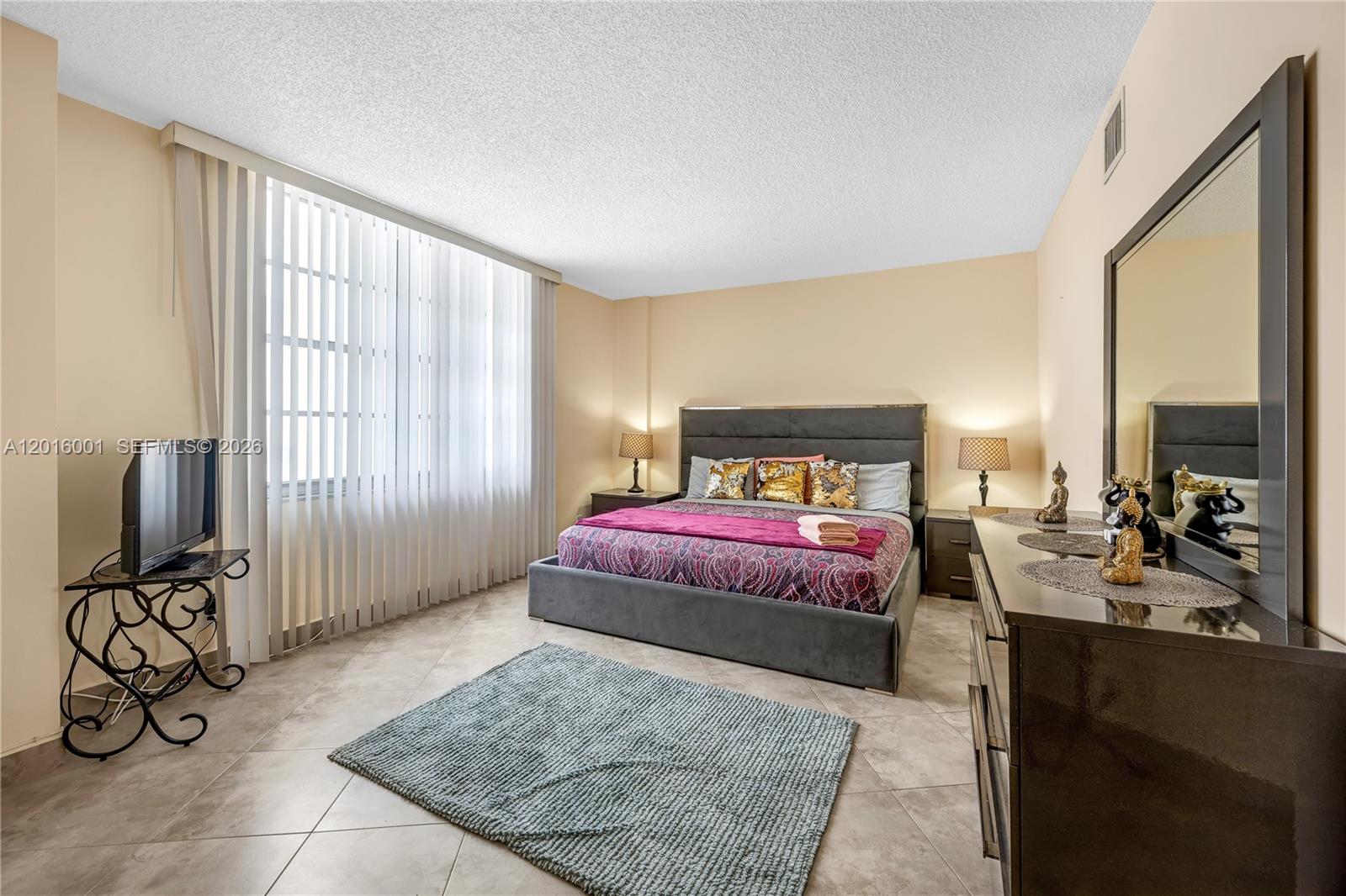 Photo of 3725 Ocean Dr  #1015, Hollywood, Florida, 33019 - 