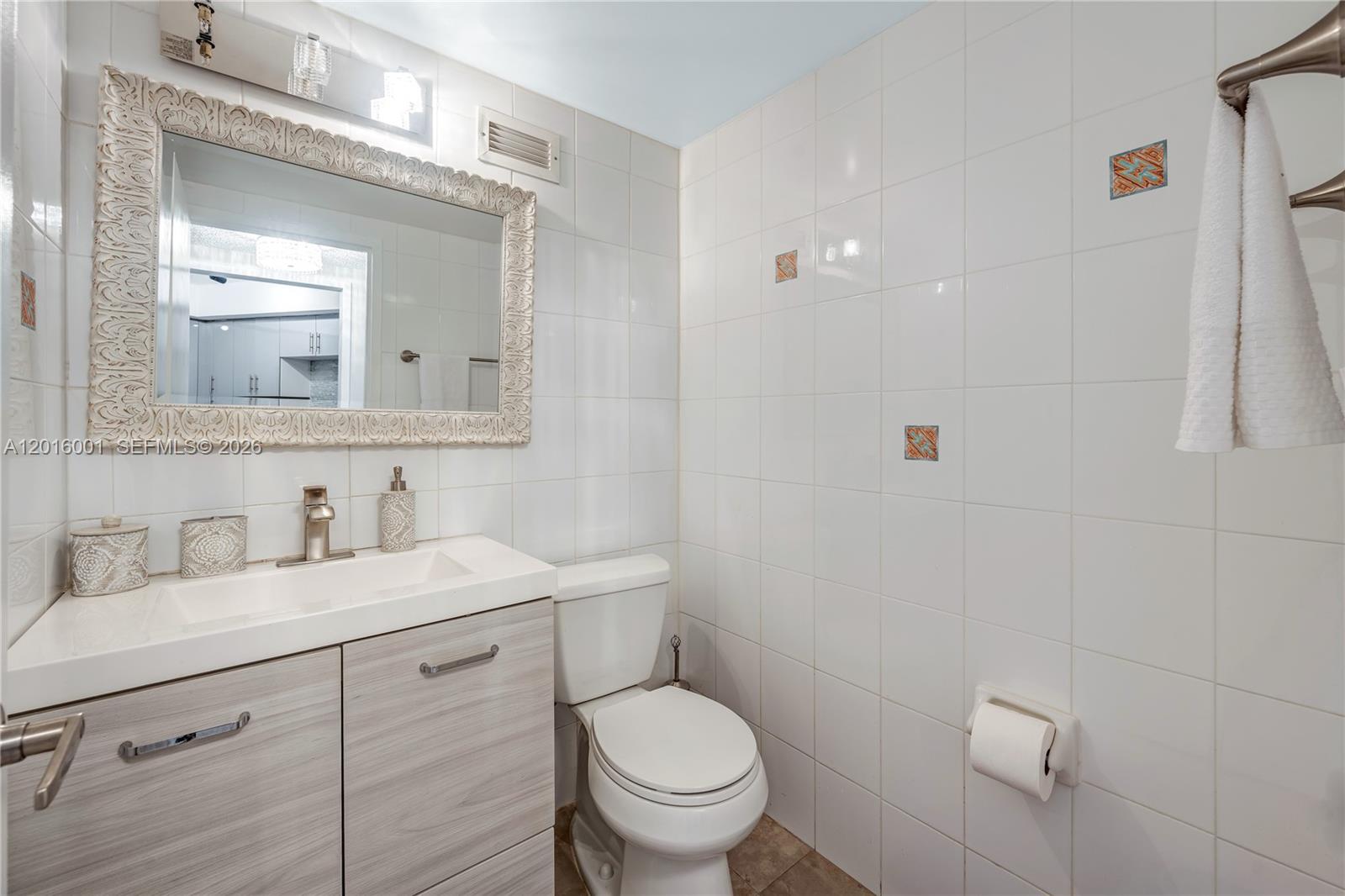 Photo of 3725 Ocean Dr  #1015, Hollywood, Florida, 33019 - 