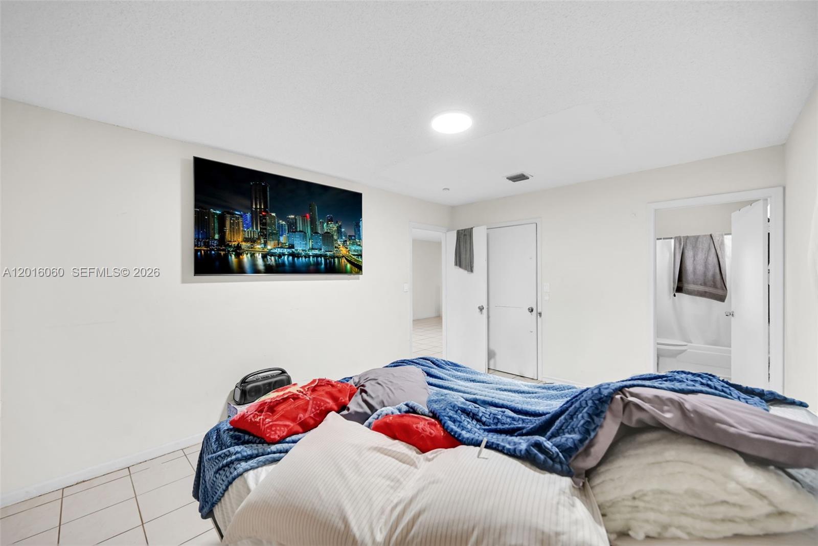 See details / 1969 sq. ft. $ 2026-05-09 0 Photo