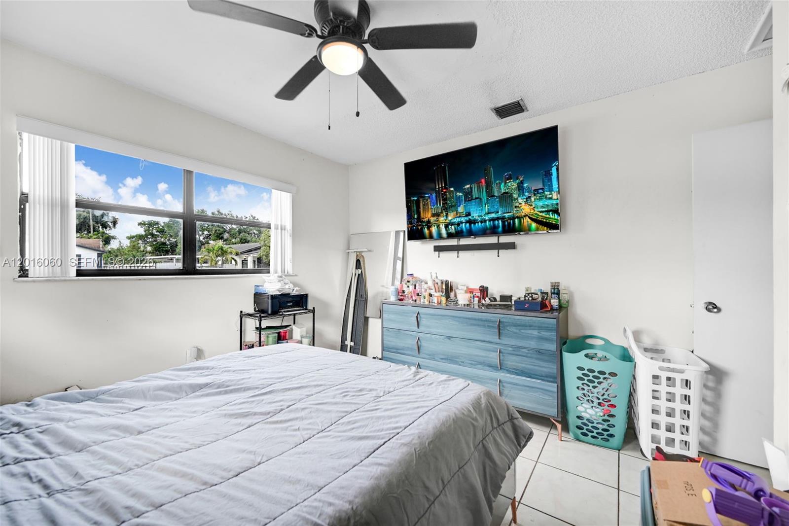 See details / 1969 sq. ft. $ 2026-05-09 0 Photo
