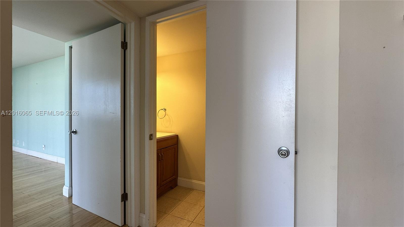 Photo of 18181 31st Ct  #1408, Aventura, Florida, 33160 - Powder room