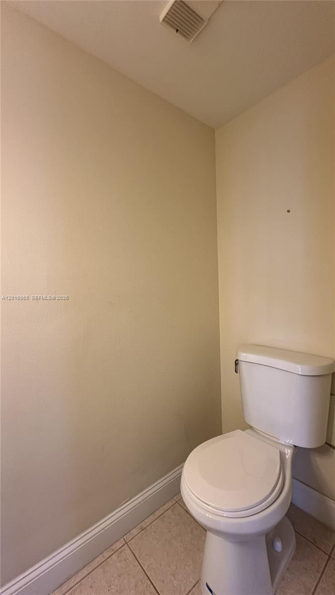 Photo of 18181 31st Ct  #1408, Aventura, Florida, 33160 - Powder room