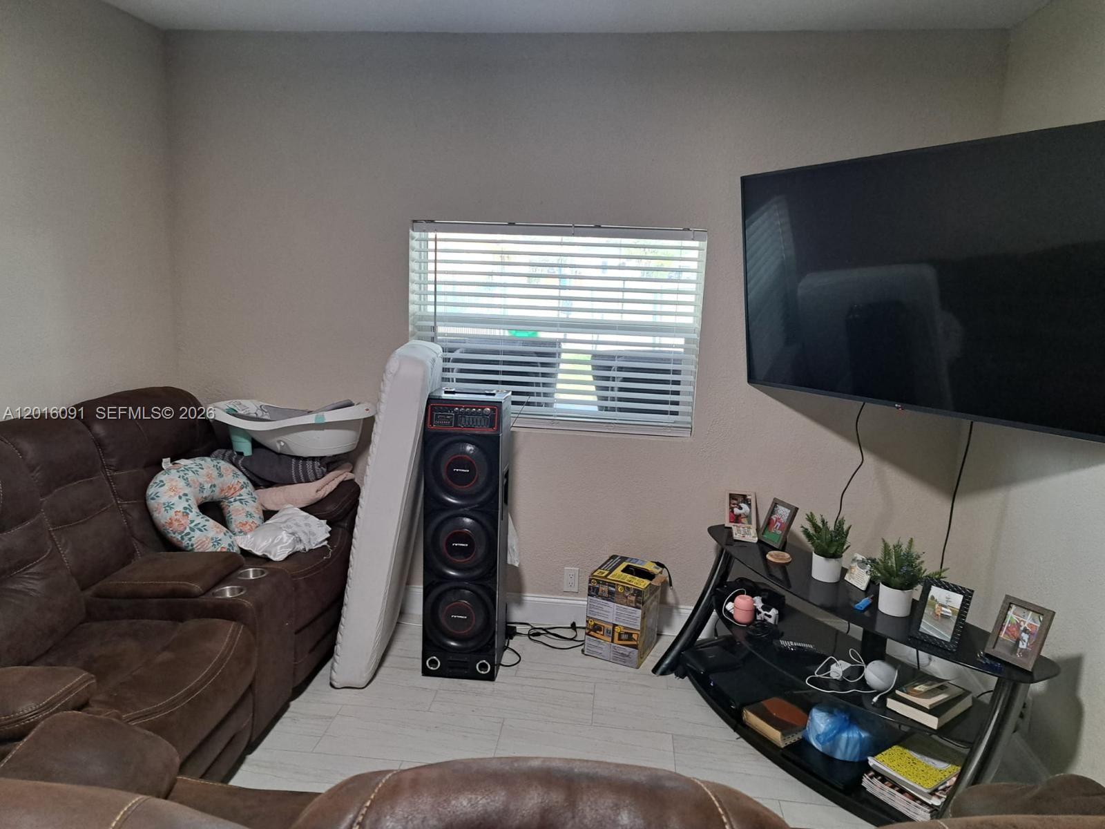 Ver detalles 311 3 / 2 1267 sq. ft. $ 2026-06-04 0 foto