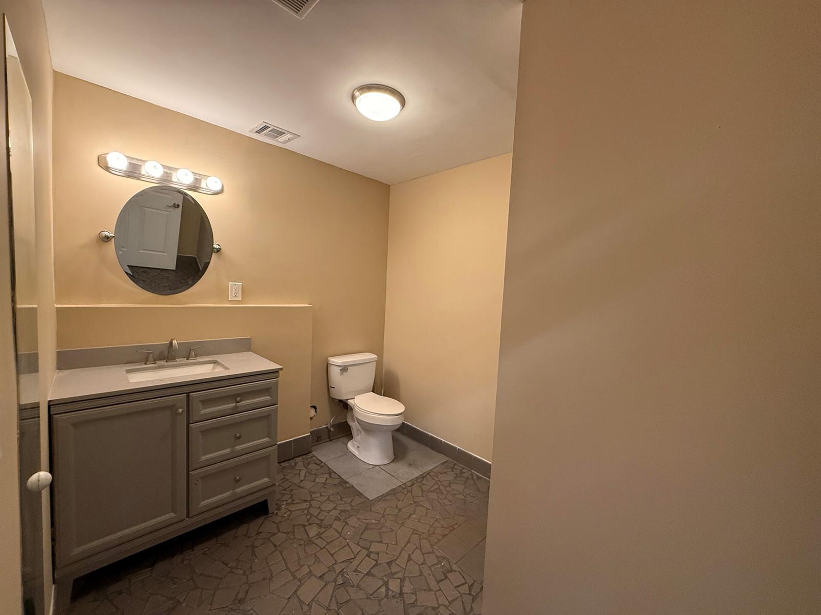 606  / 0  sq. ft. $ 2026-06-13 0 Photo