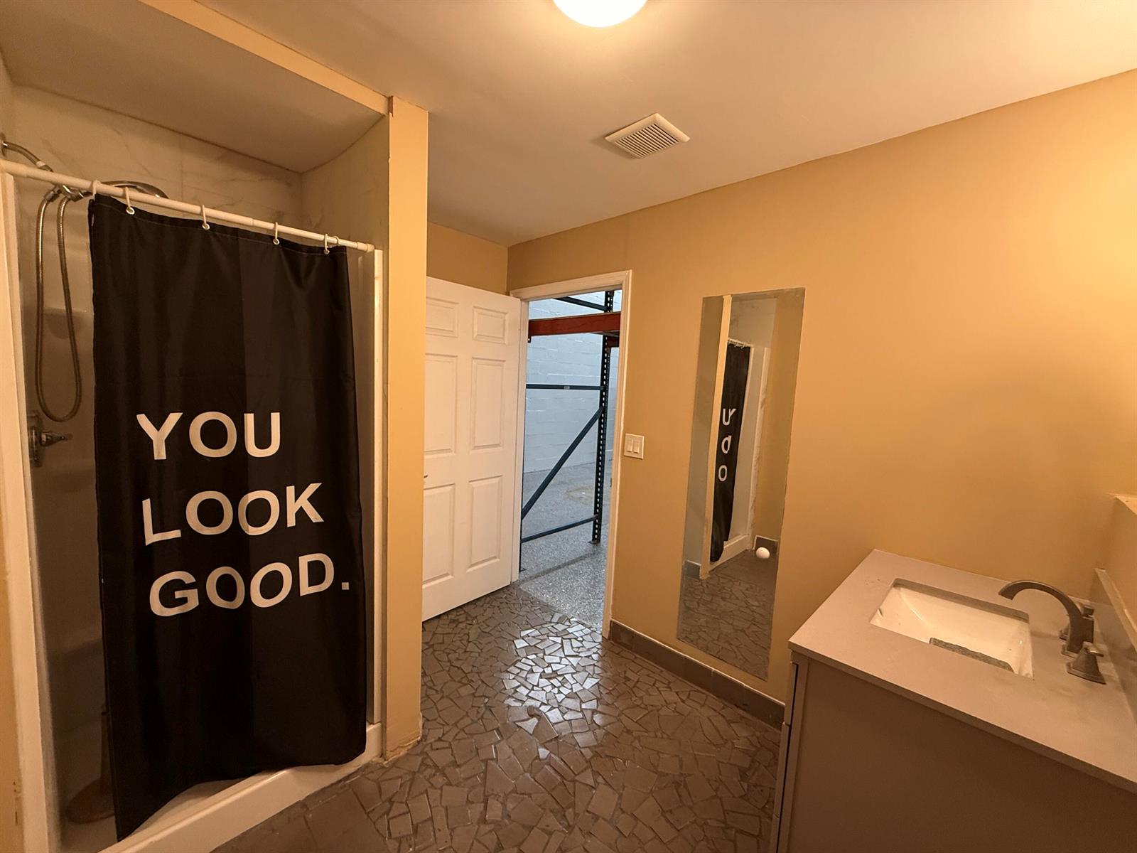606  / 0  sq. ft. $ 2026-06-13 0 Photo