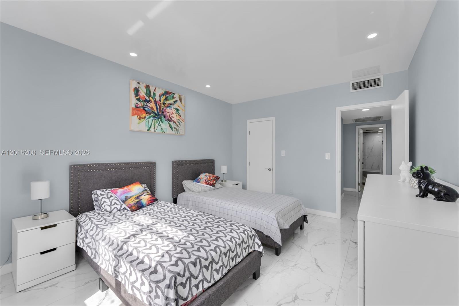 See details 15Q 3 / 3 1740 sq. ft. $ 2026-05-10 0 Photo