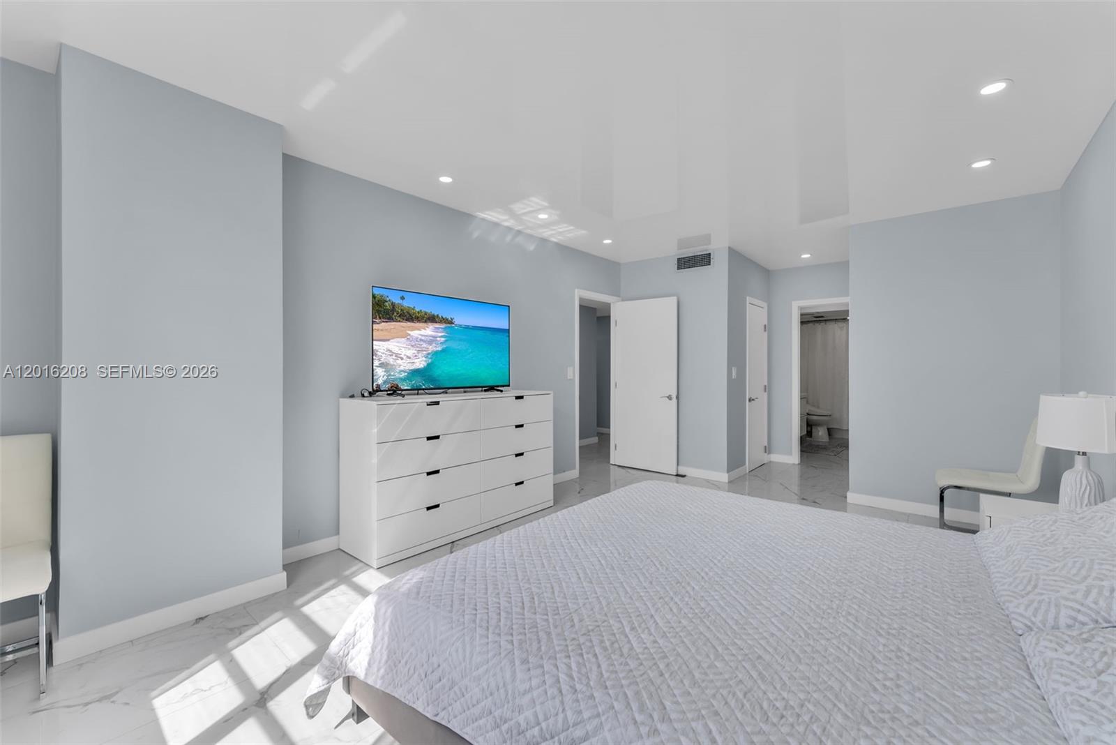 See details 15Q 3 / 3 1740 sq. ft. $ 2026-05-10 0 Photo