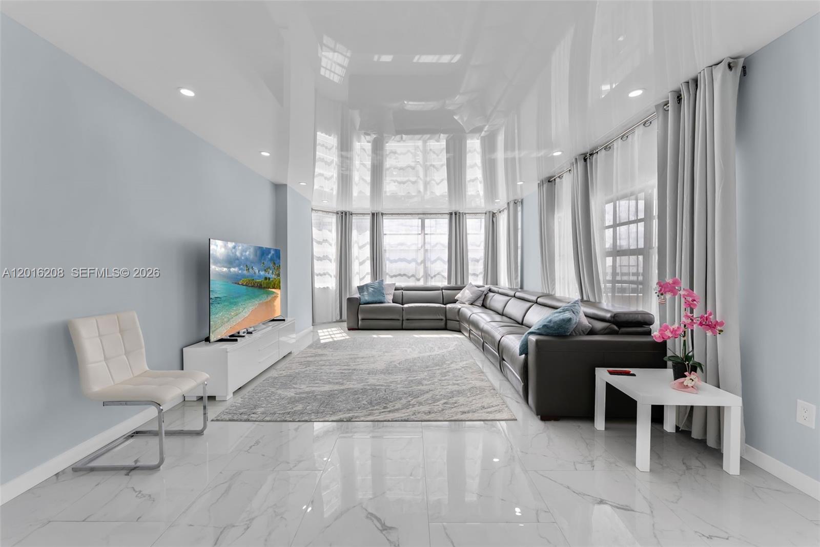 See details 15Q 3 / 3 1740 sq. ft. $ 2026-05-10 0 Photo