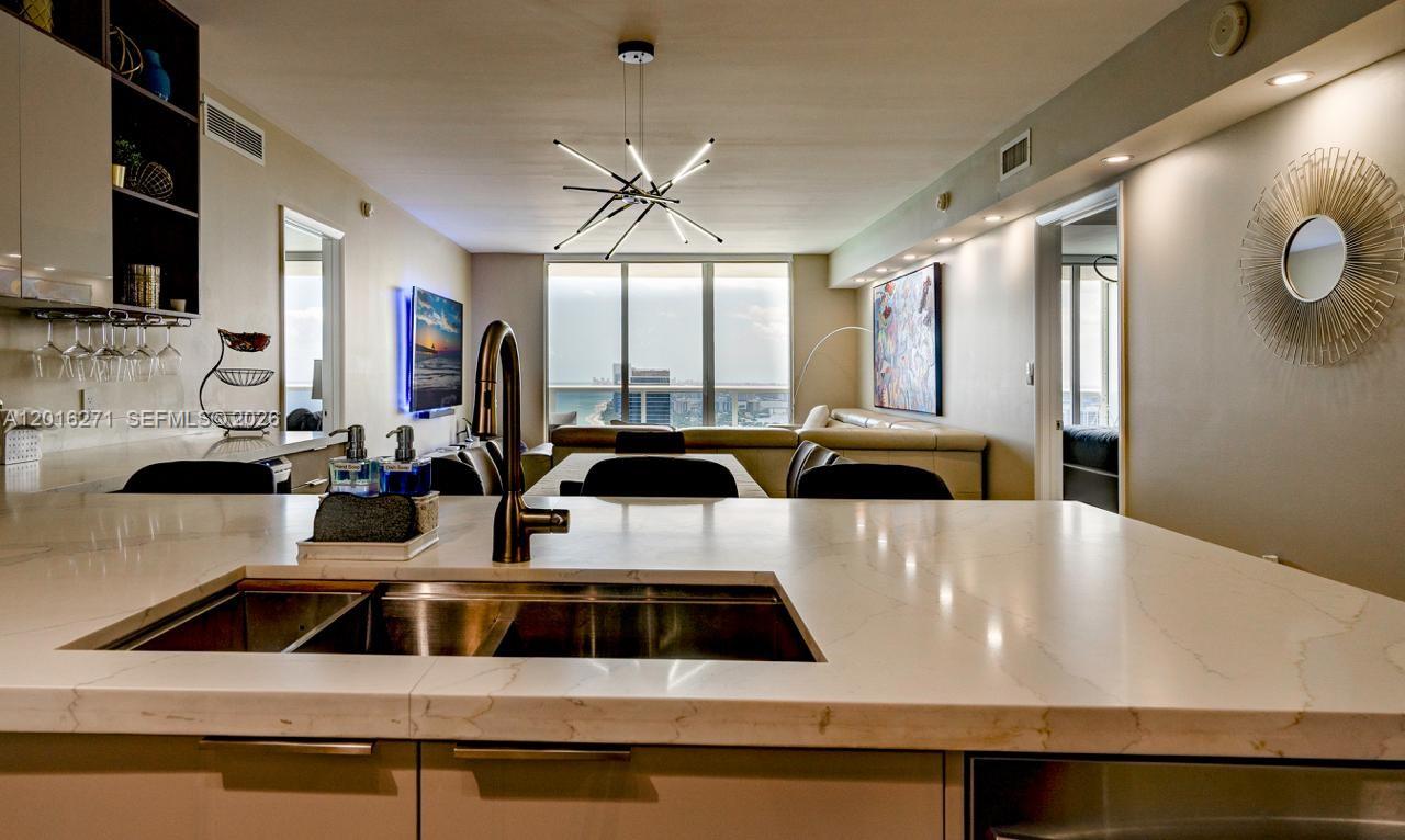 See details 4903 3 / 3 1733 sq. ft. $ 2026-05-10 0 Photo
