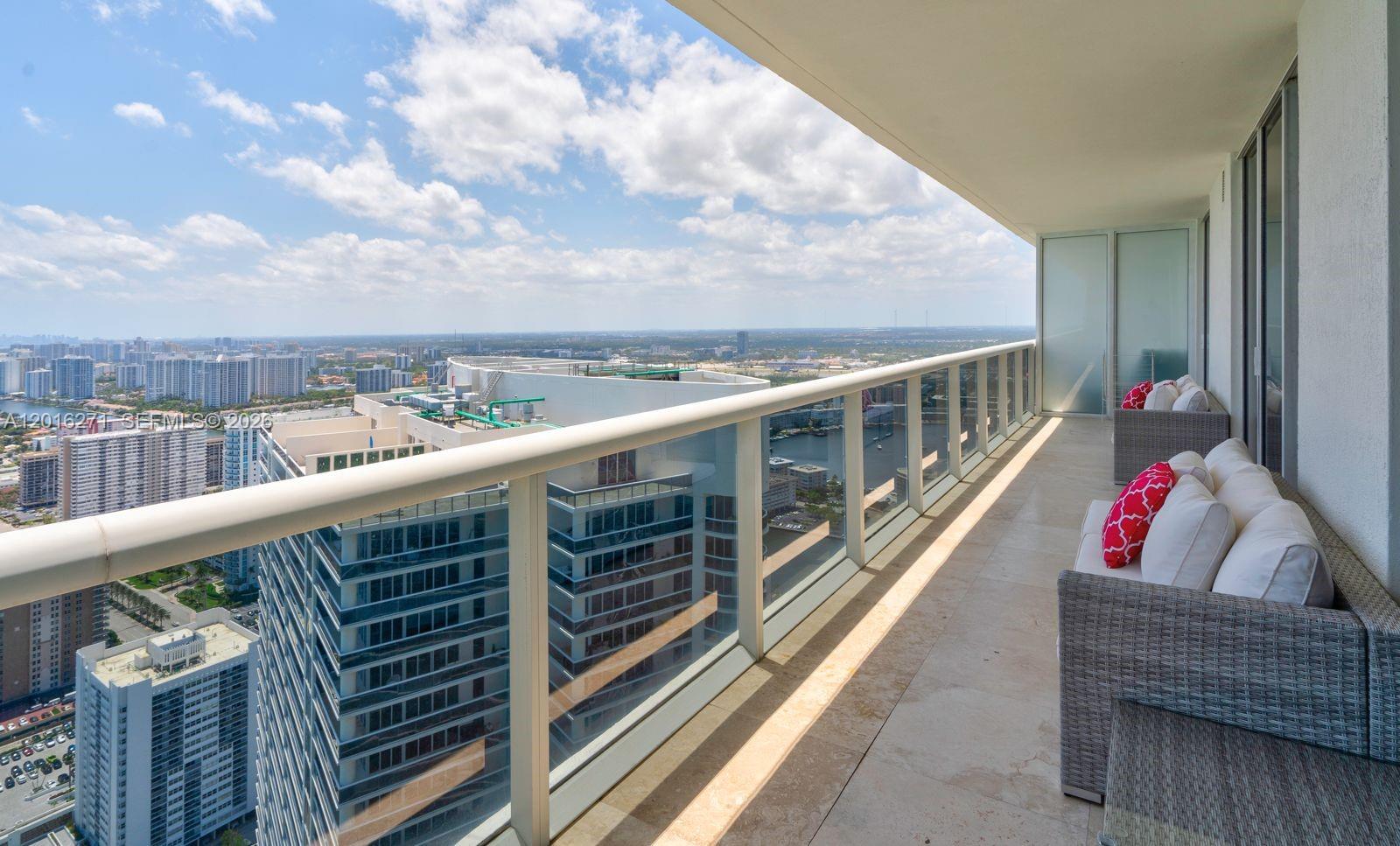 See details 4903 3 / 3 1733 sq. ft. $ 2026-05-10 0 Photo