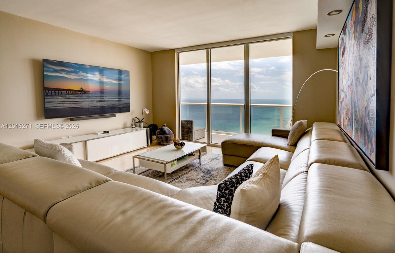 See details 4903 3 / 3 1733 sq. ft. $ 2026-05-10 0 Photo