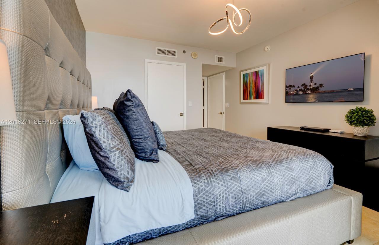 See details 4903 3 / 3 1733 sq. ft. $ 2026-05-10 0 Photo