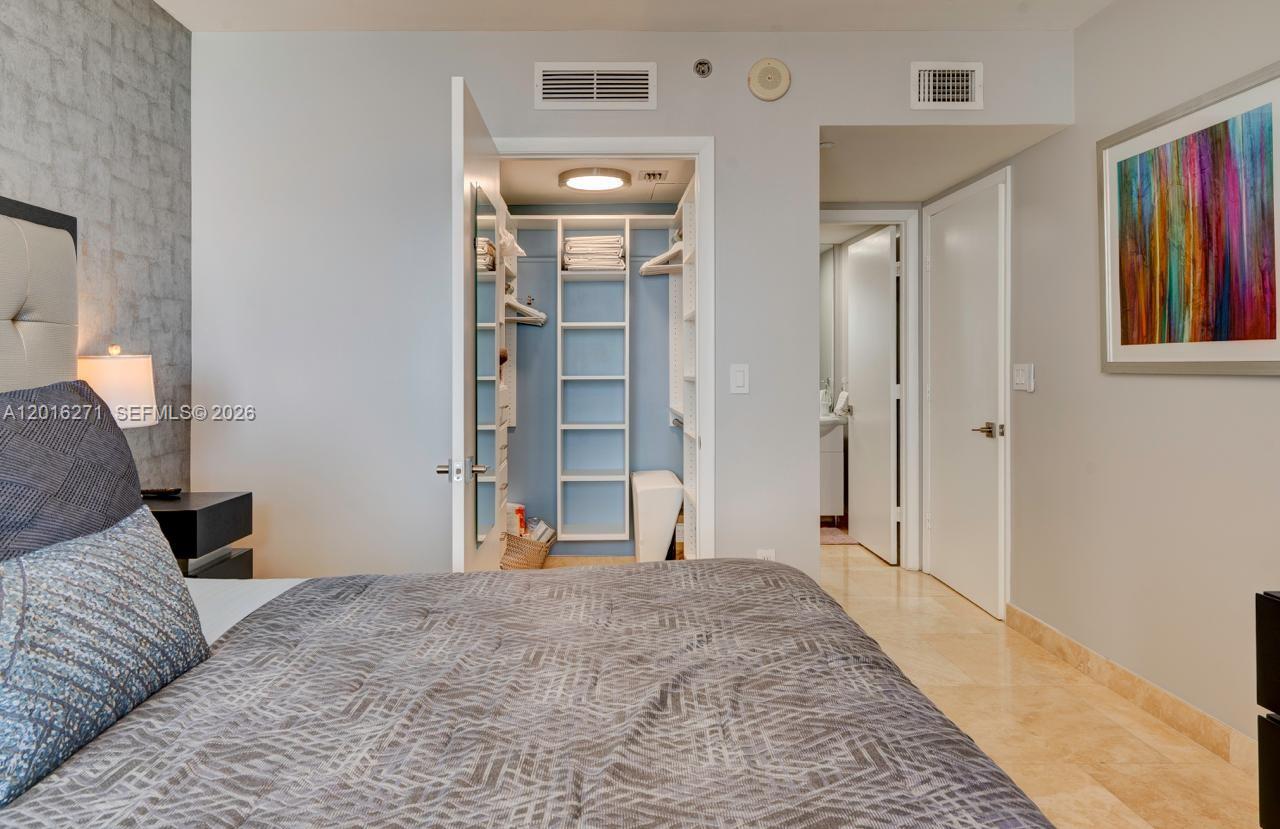 See details 4903 3 / 3 1733 sq. ft. $ 2026-05-10 0 Photo