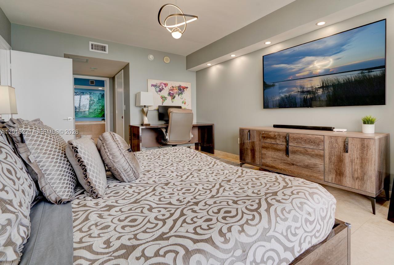 See details 4903 3 / 3 1733 sq. ft. $ 2026-05-10 0 Photo