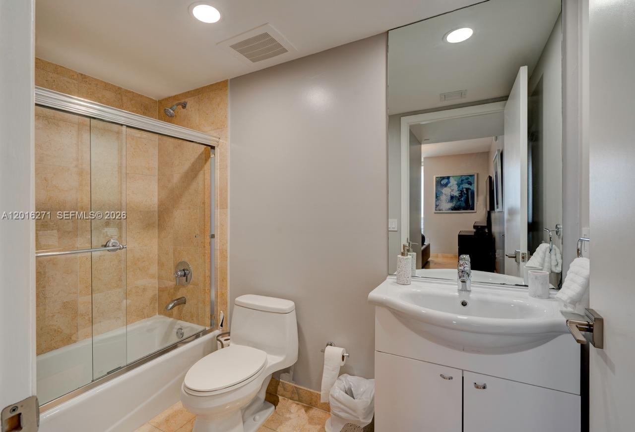 See details 4903 3 / 3 1733 sq. ft. $ 2026-05-10 0 Photo
