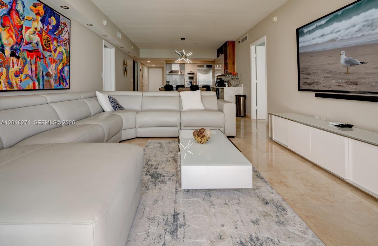 See details 4903 3 / 3 1733 sq. ft. $ 2026-05-10 0 Photo