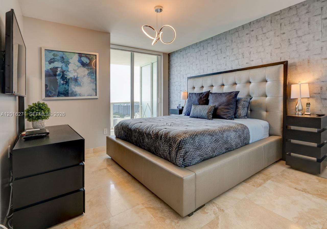 See details 4903 3 / 3 1733 sq. ft. $ 2026-05-10 0 Photo