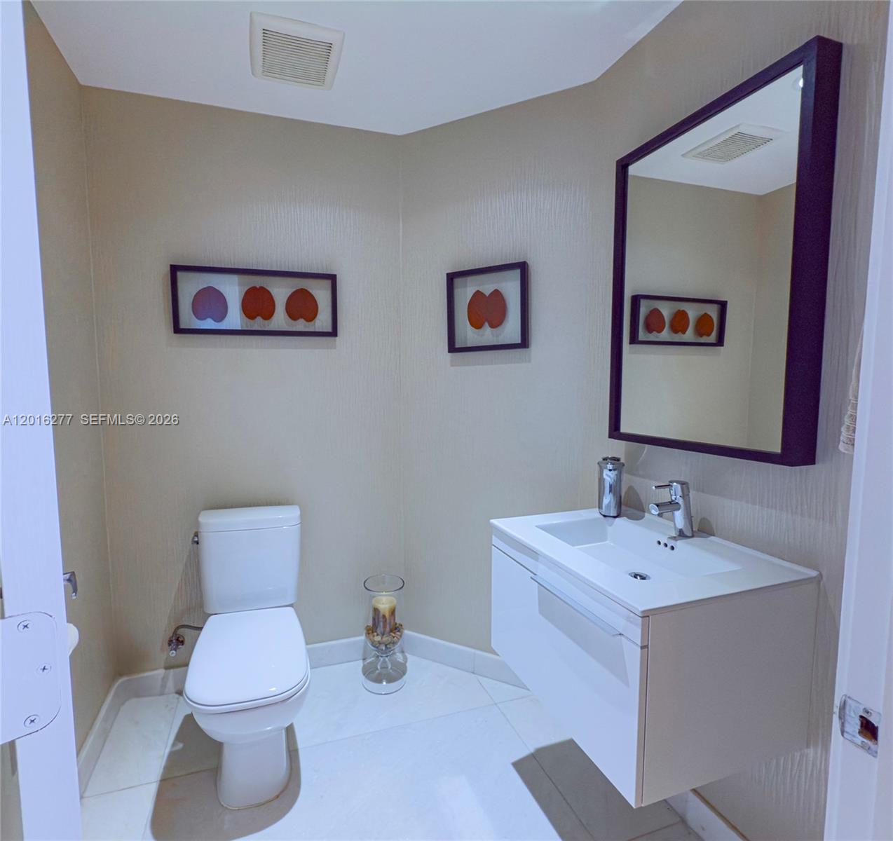 Photo of 17111 Biscayne Blvd #1705, North Miami Beach, Florida, 33160 - Guest Bathroom