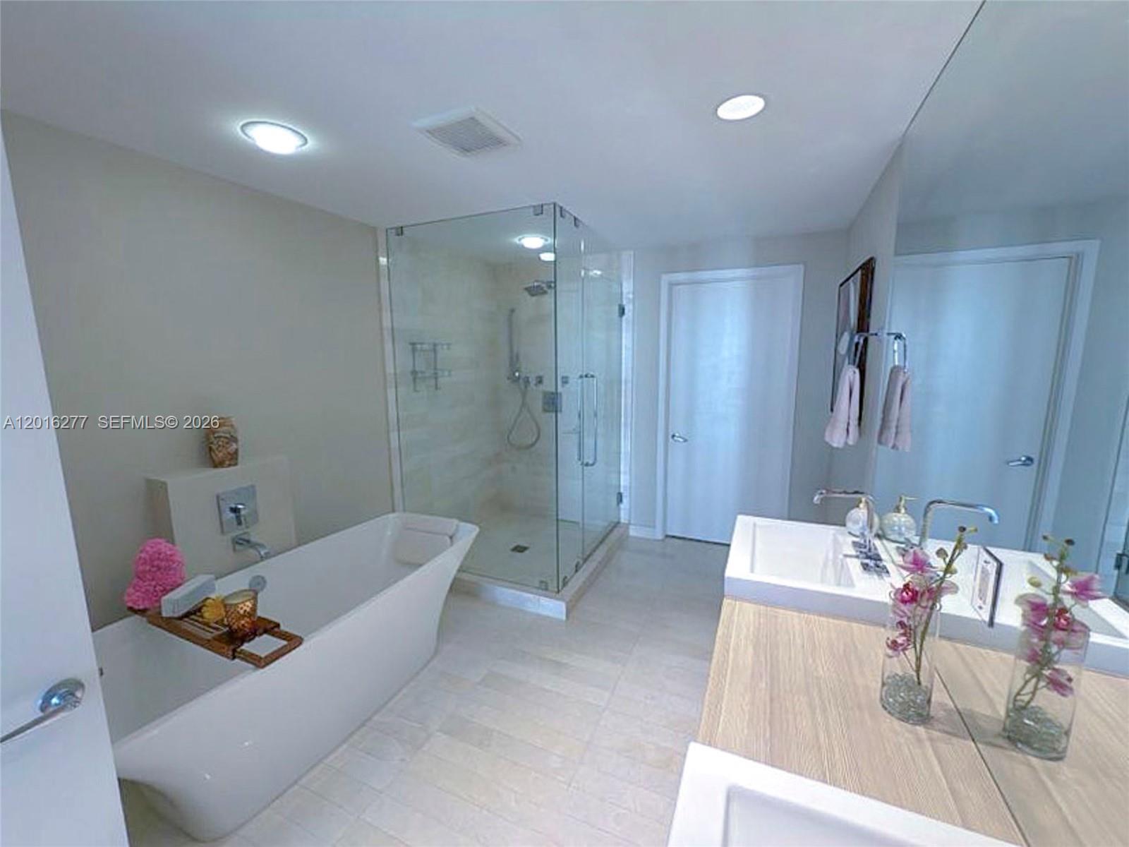 Photo of 17111 Biscayne Blvd #1705, North Miami Beach, Florida, 33160 -