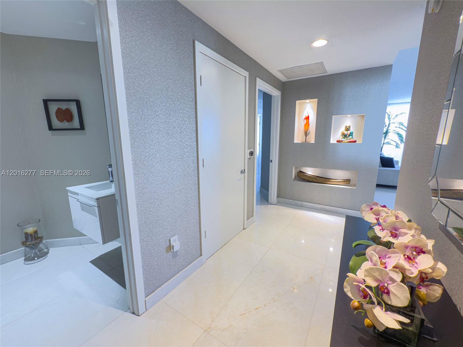 Photo of 17111 Biscayne Blvd #1705, North Miami Beach, Florida, 33160 -