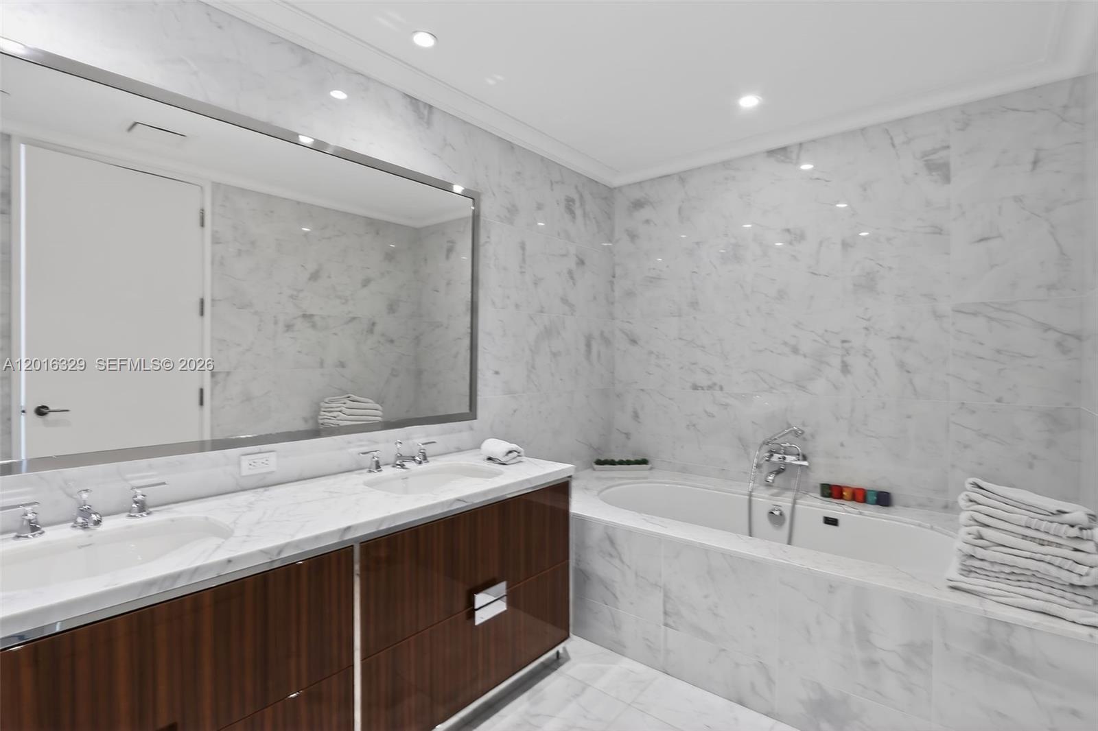 805 4 / 6 3204 sq. ft. $ 2026-05-11 0 Photo