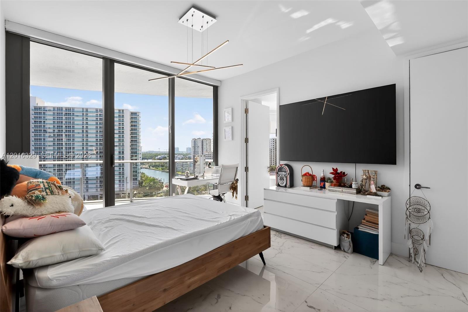 805 4 / 6 3204 sq. ft. $ 2026-05-11 0 Photo