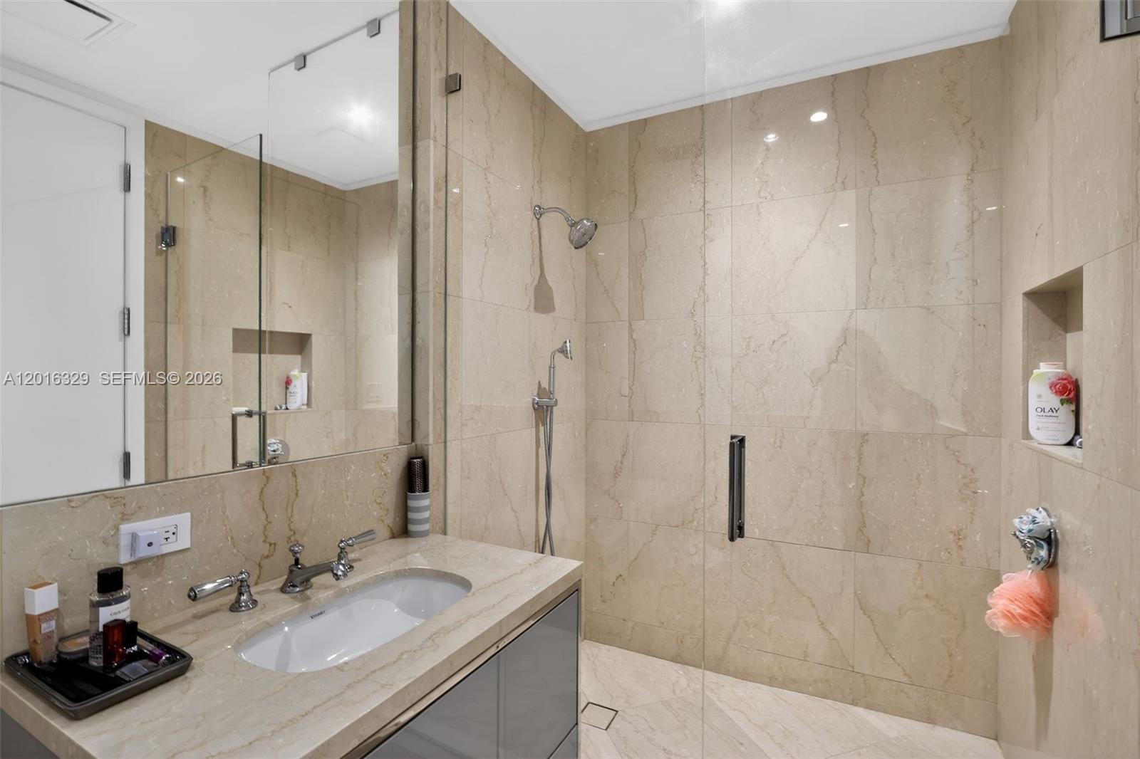 805 4 / 6 3204 sq. ft. $ 2026-05-11 0 Photo
