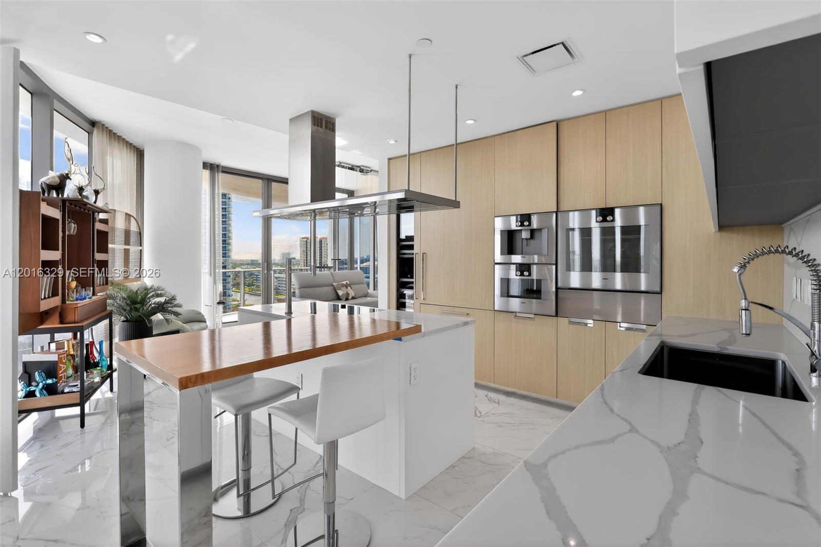 805 4 / 6 3204 sq. ft. $ 2026-05-11 0 Photo