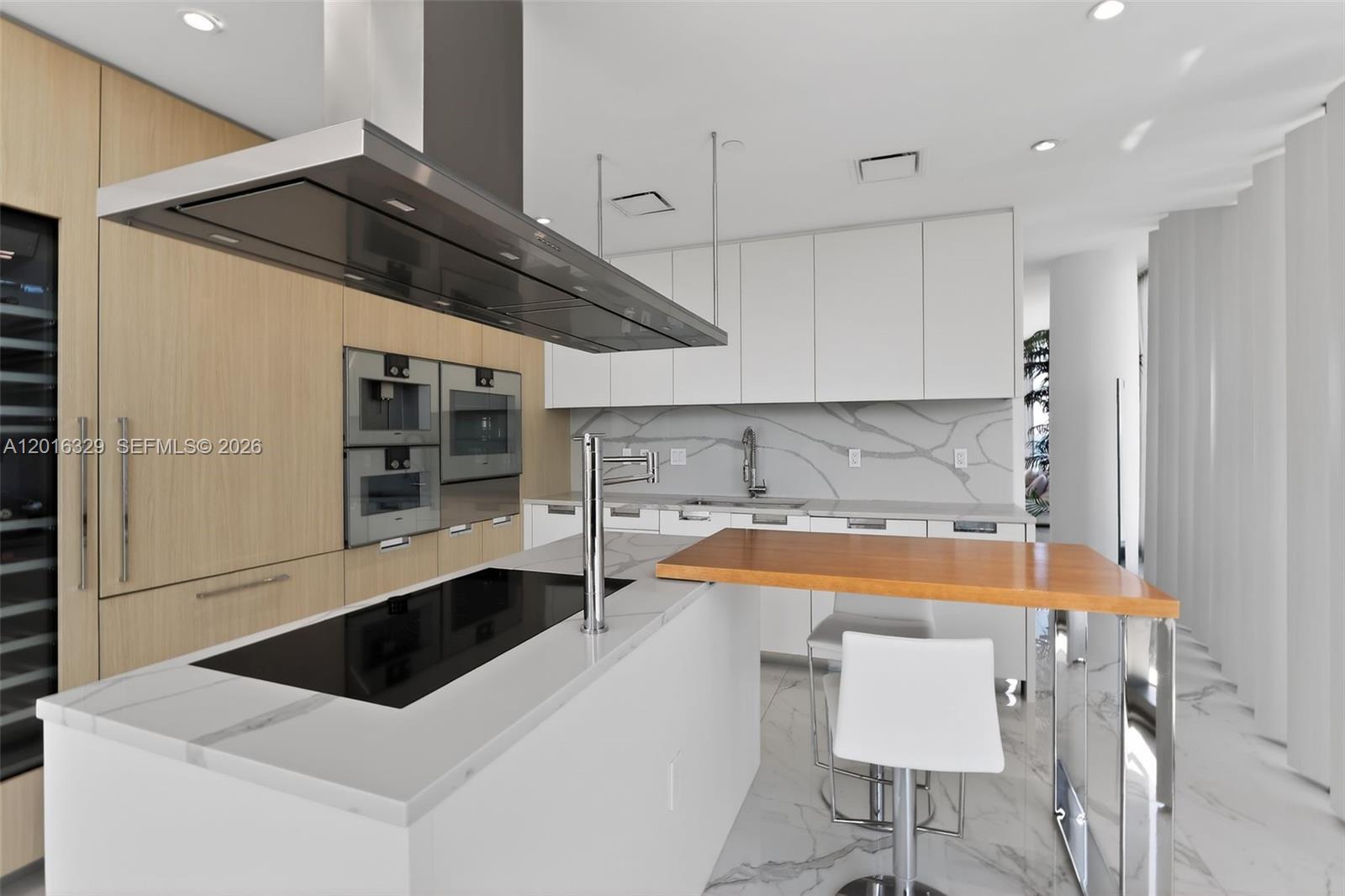 805 4 / 6 3204 sq. ft. $ 2026-05-11 0 Photo