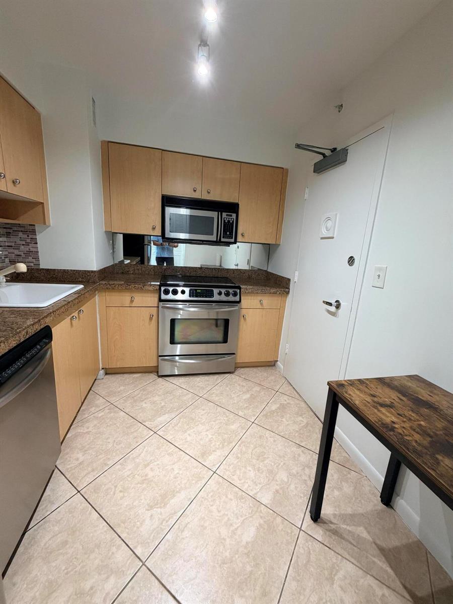 Photo of 9195 Collins #913, Surfside, Florida, 33154 - Kitchen