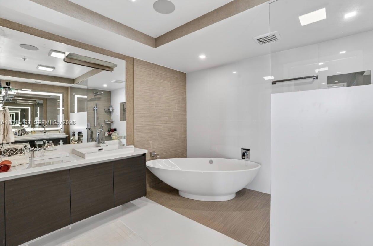 See details 5-2301 3 / 4 1892 sq. ft. $ 2026-05-26 0 Photo