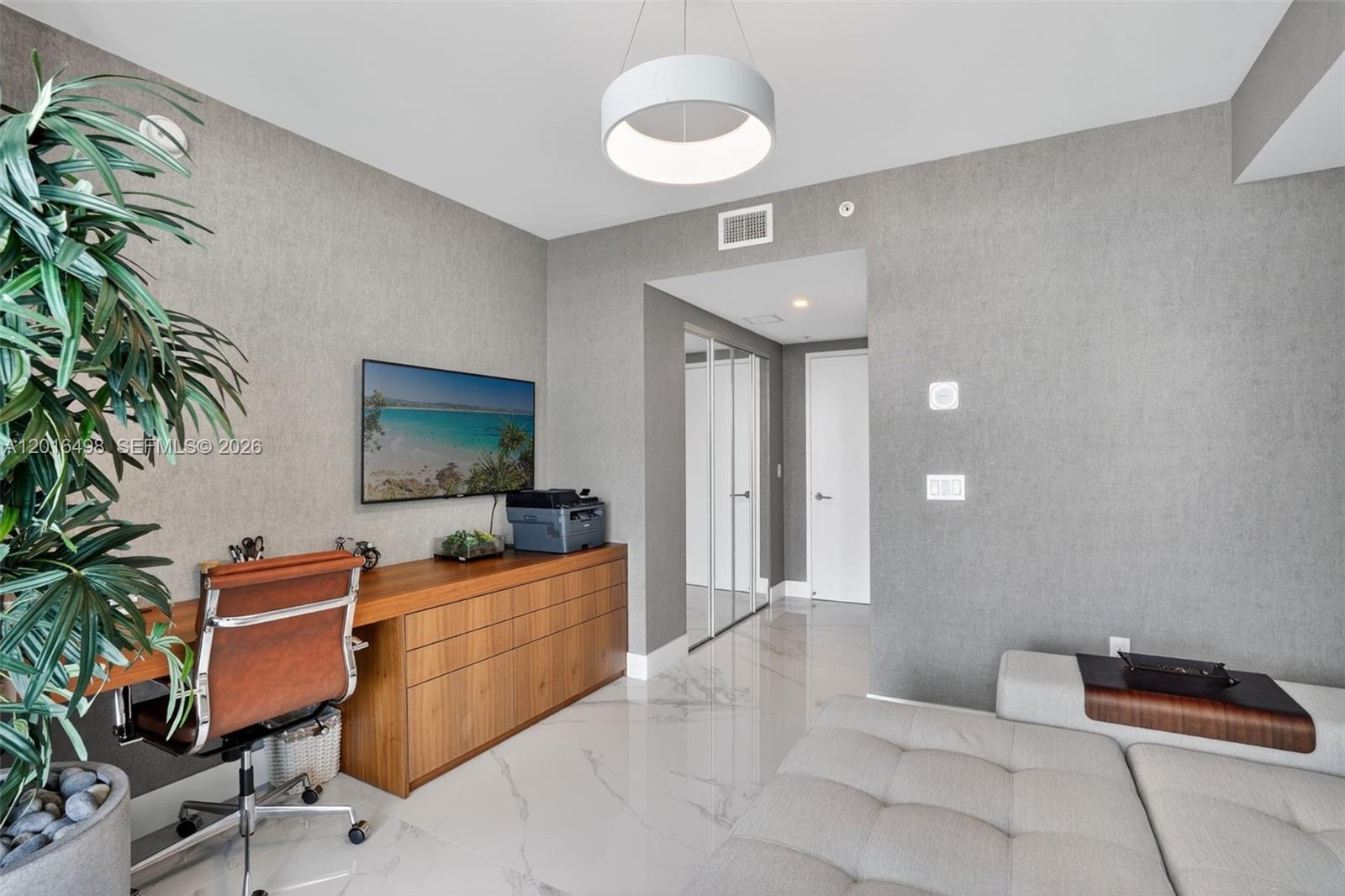 See details 5-2301 3 / 4 1892 sq. ft. $ 2026-05-26 0 Photo