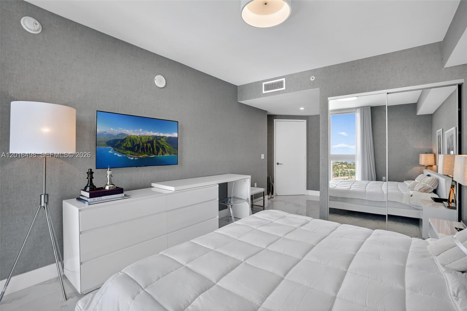 See details 5-2301 3 / 4 1892 sq. ft. $ 2026-05-26 0 Photo