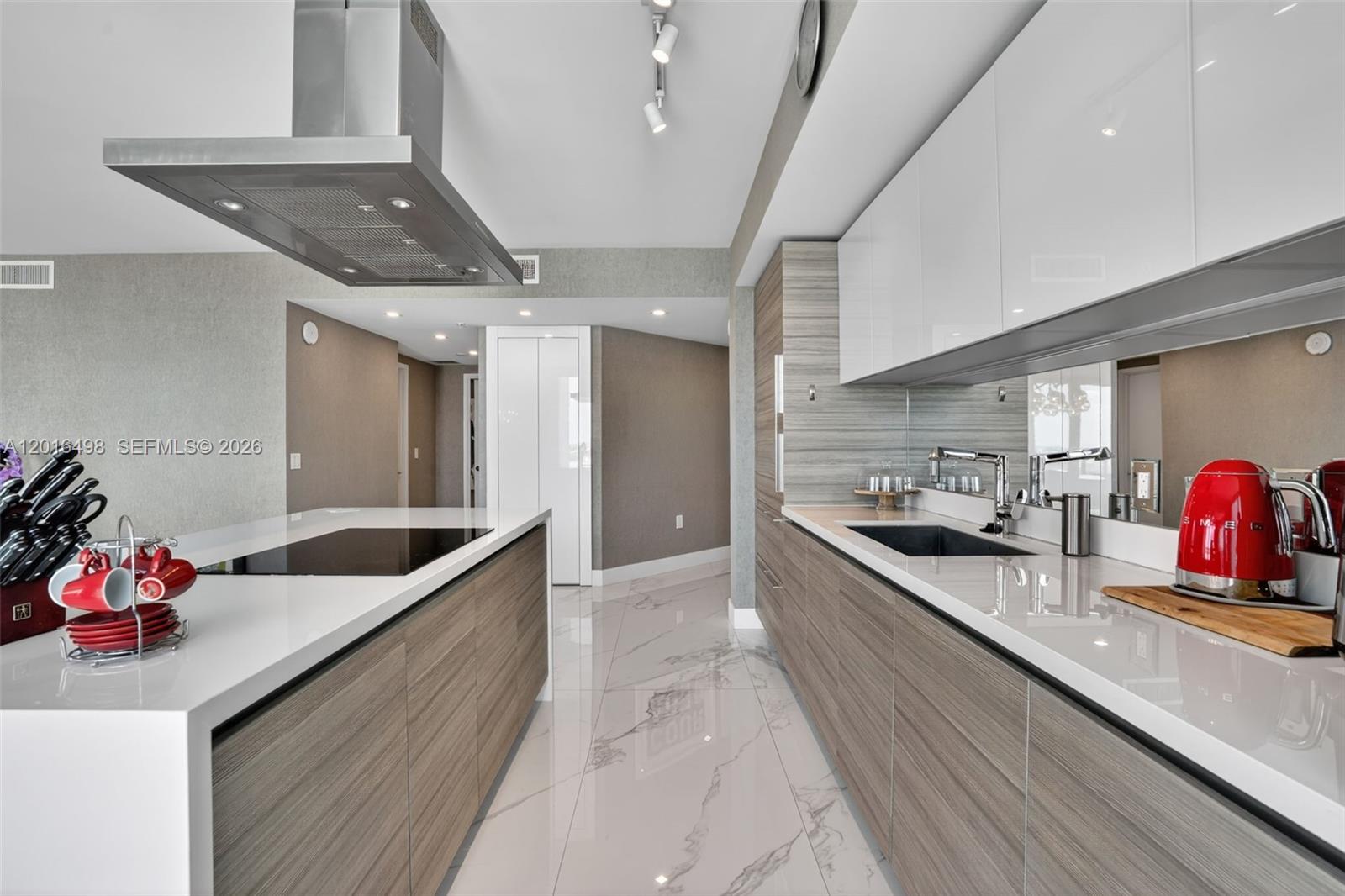 See details 5-2301 3 / 4 1892 sq. ft. $ 2026-05-26 0 Photo