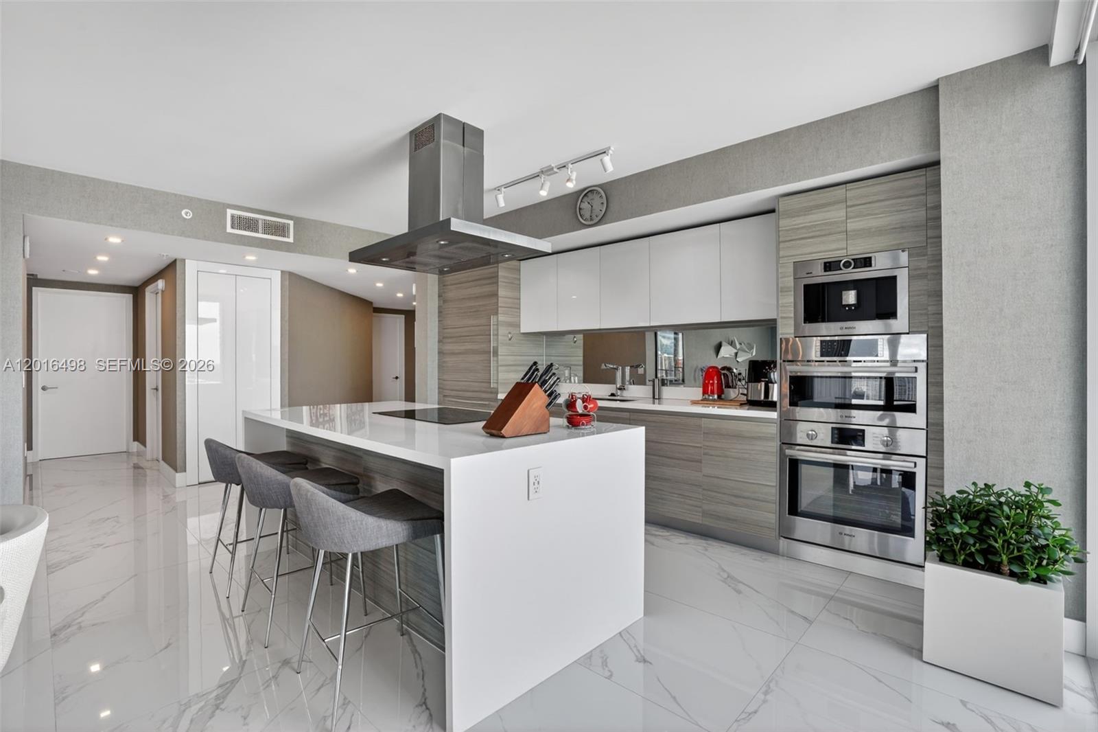 See details 5-2301 3 / 4 1892 sq. ft. $ 2026-05-26 0 Photo