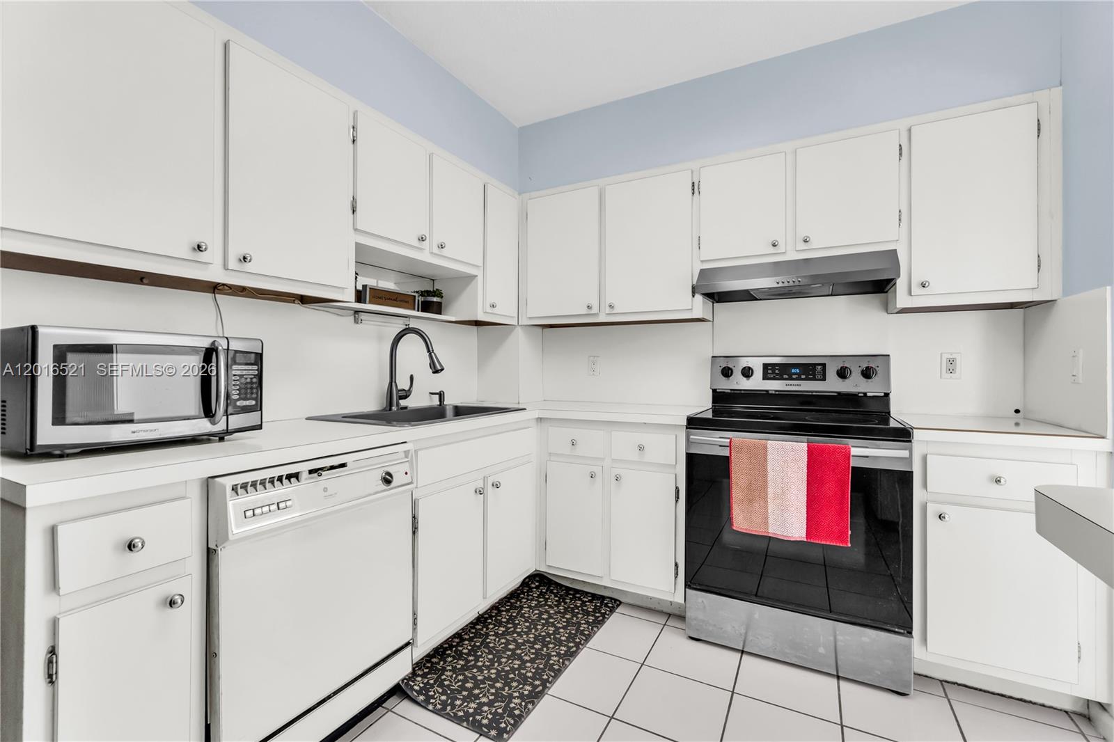 See details 812 2 / 2 1132 sq. ft. $ 2026-05-11 0 Photo