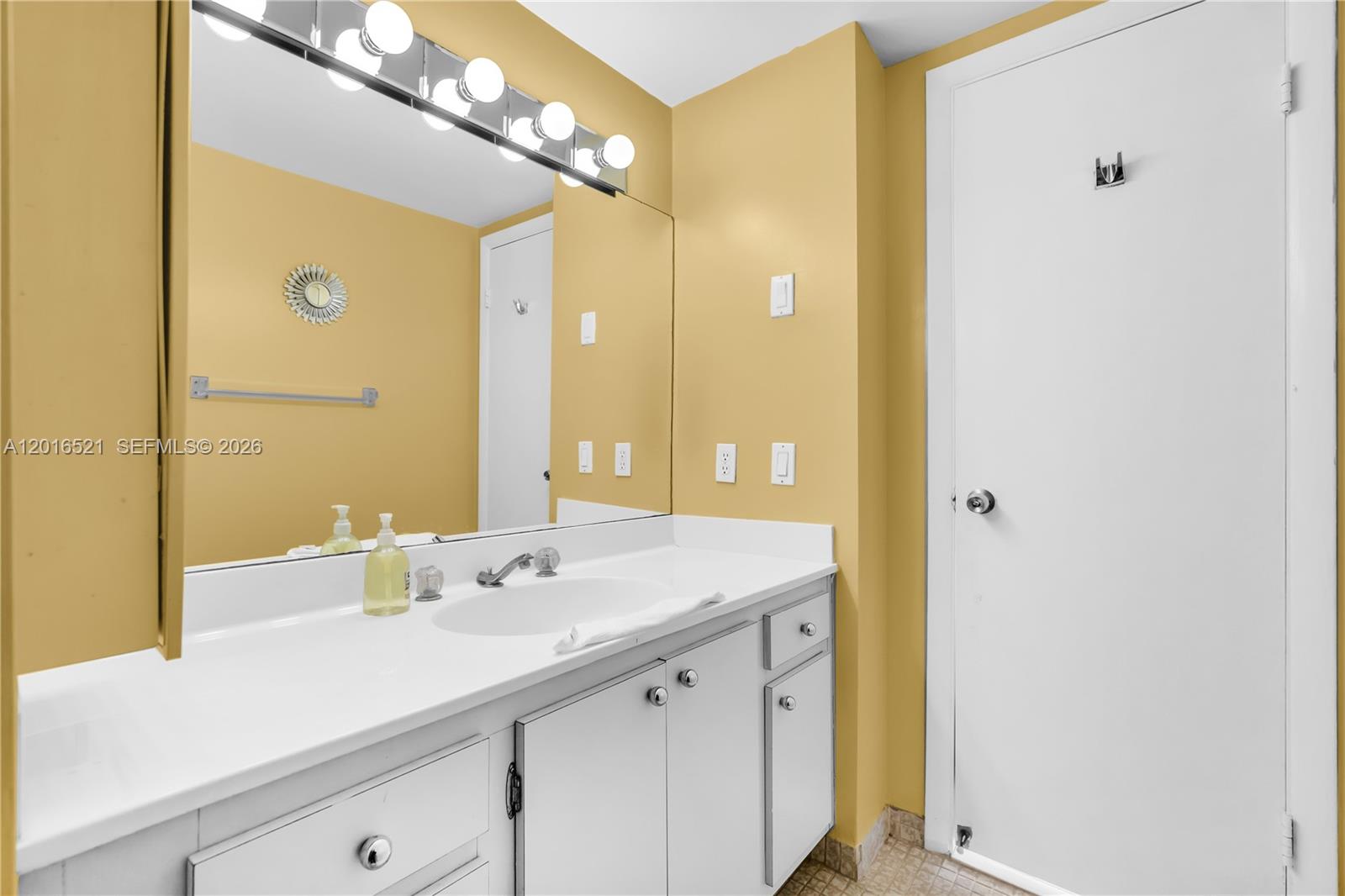 See details 812 2 / 2 1132 sq. ft. $ 2026-05-11 0 Photo