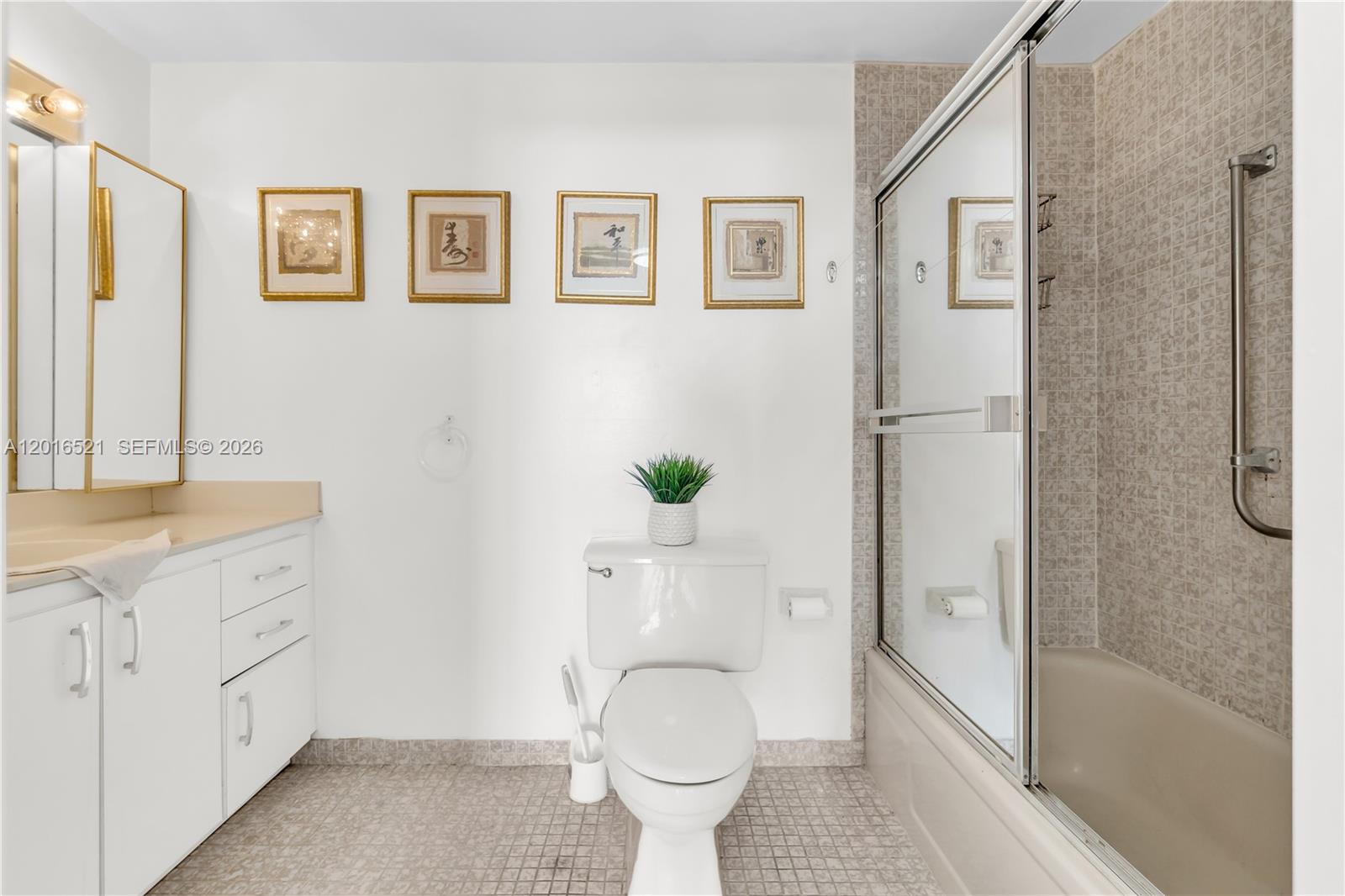 See details 812 2 / 2 1132 sq. ft. $ 2026-05-11 0 Photo