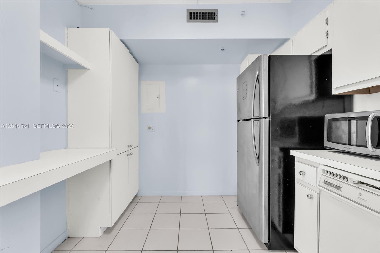 See details 812 2 / 2 1132 sq. ft. $ 2026-05-11 0 Photo