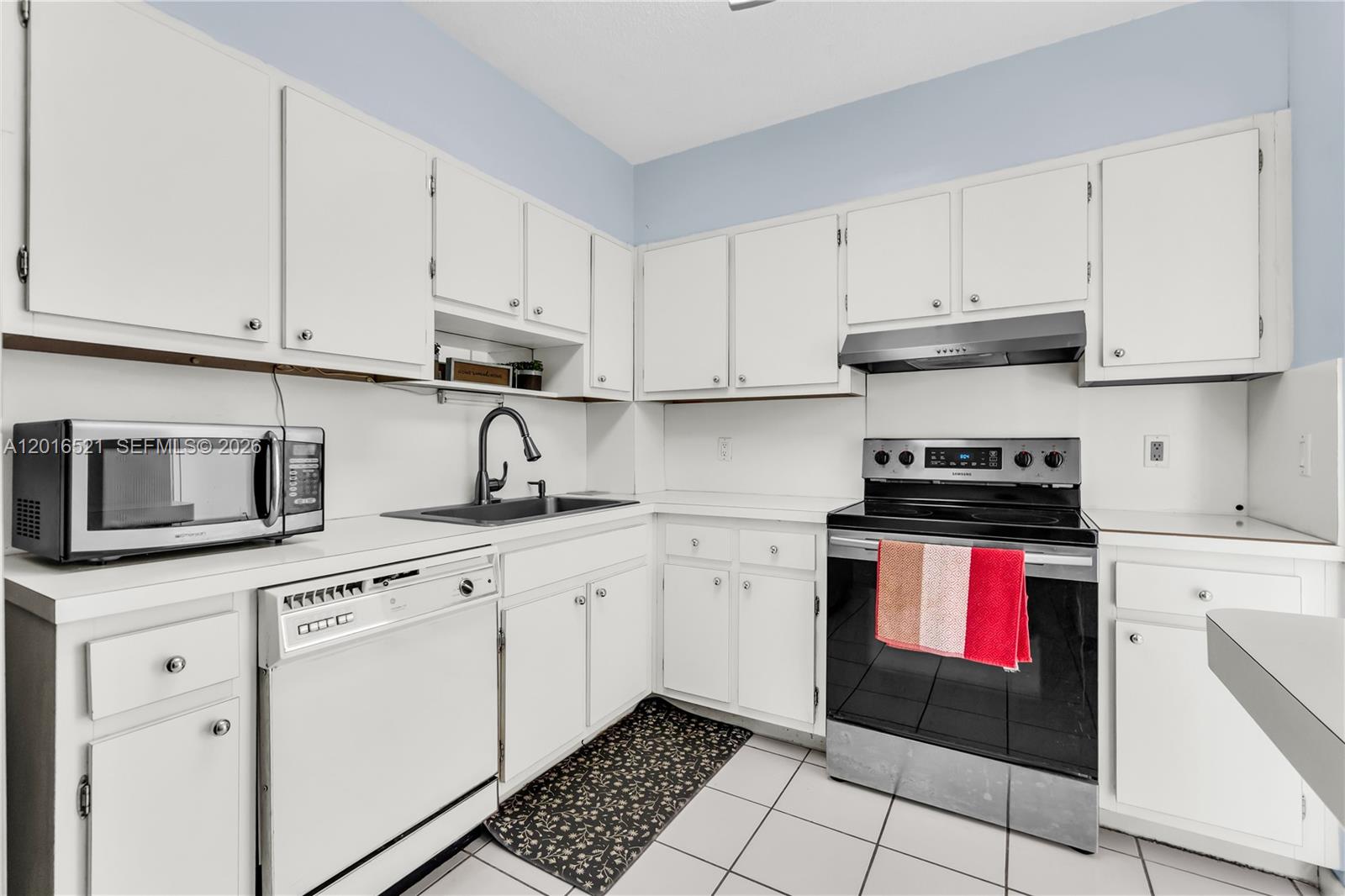 See details 812 2 / 2 1132 sq. ft. $ 2026-05-11 0 Photo