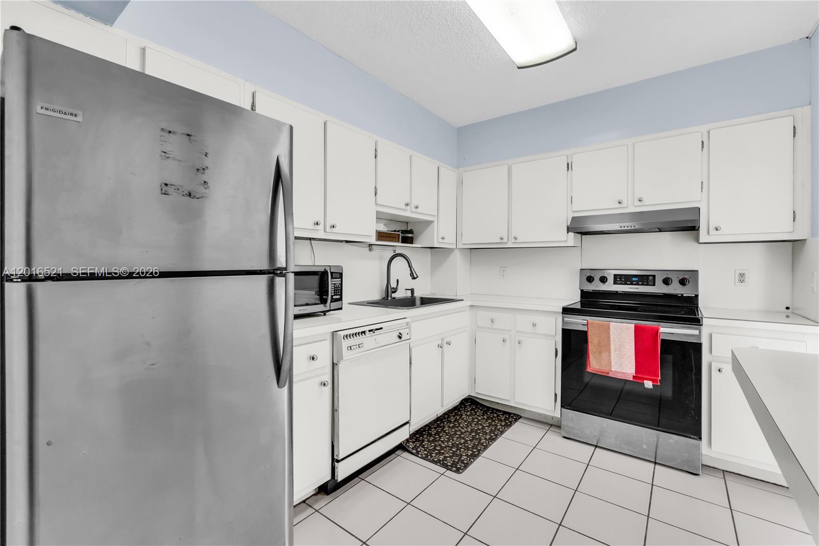 See details 812 2 / 2 1132 sq. ft. $ 2026-05-11 0 Photo