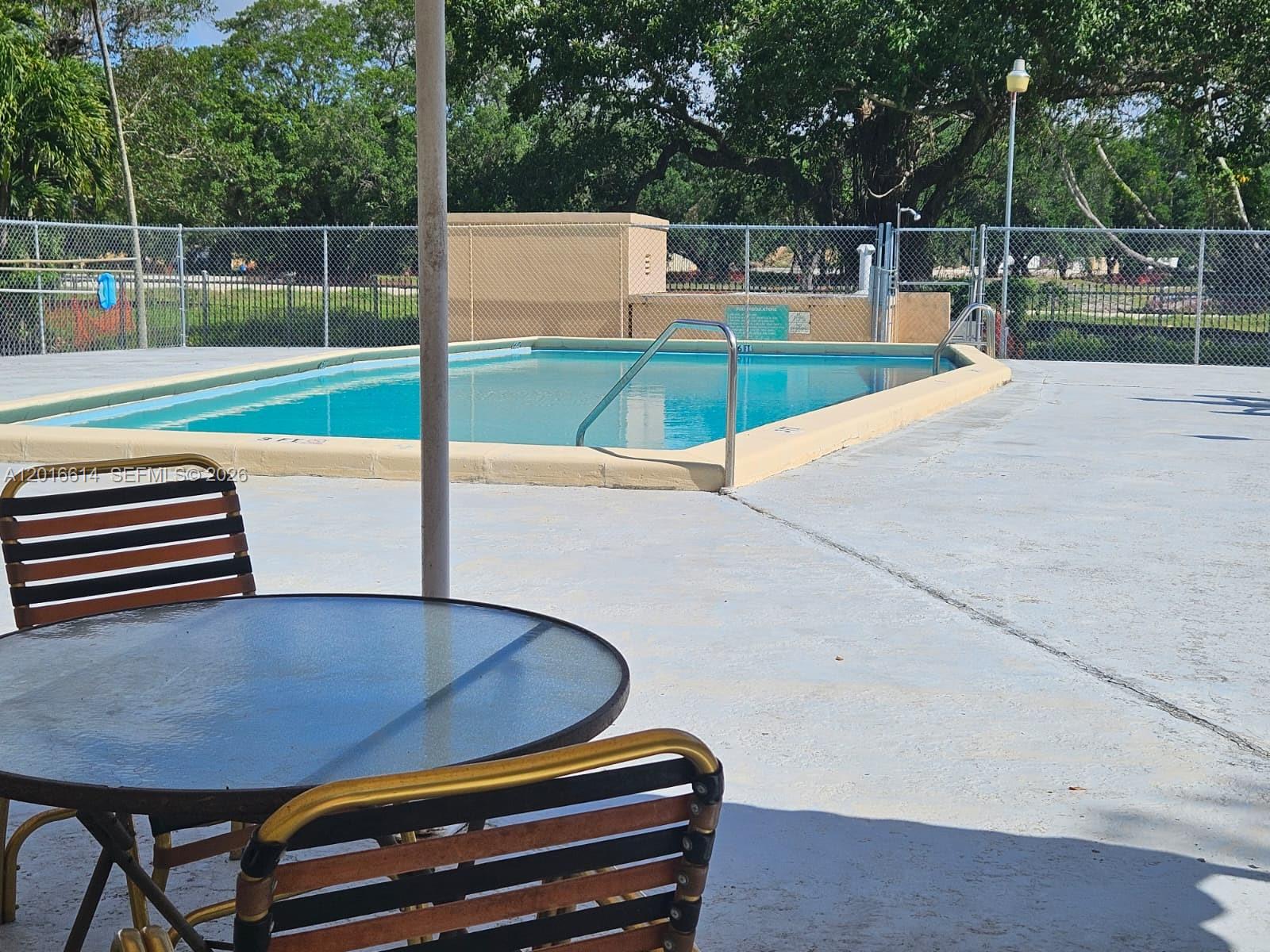 Ver detalles F103 1 / 2 898 sq. ft. $ 2026-05-11 0 foto
