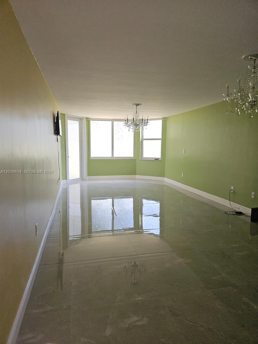 Ver detalles F103 1 / 2 898 sq. ft. $ 2026-05-11 0 foto