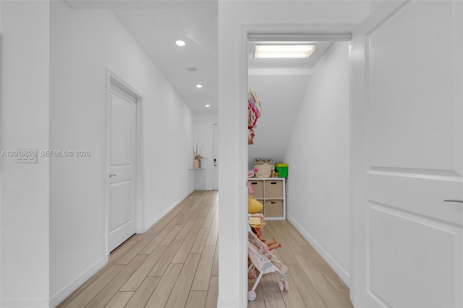 Ver detalles 4774 3 / 3 2174 sq. ft. $ 2026-05-11 0 foto