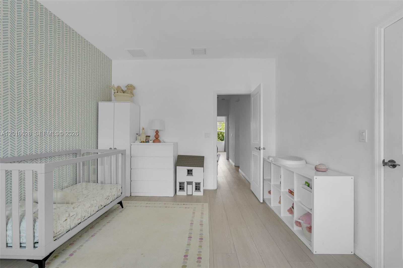 Ver detalles 4774 3 / 3 2174 sq. ft. $ 2026-05-11 0 foto