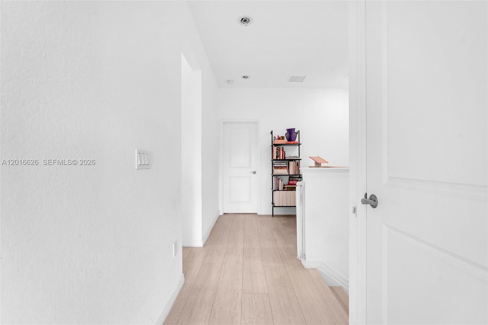 Ver detalles 4774 3 / 3 2174 sq. ft. $ 2026-05-11 0 foto