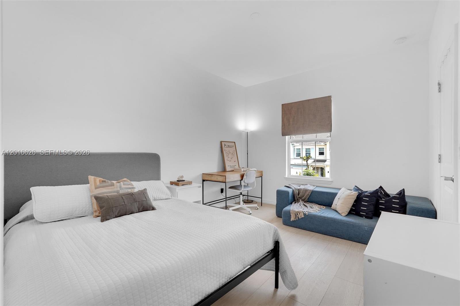 Ver detalles 4774 3 / 3 2174 sq. ft. $ 2026-05-11 0 foto